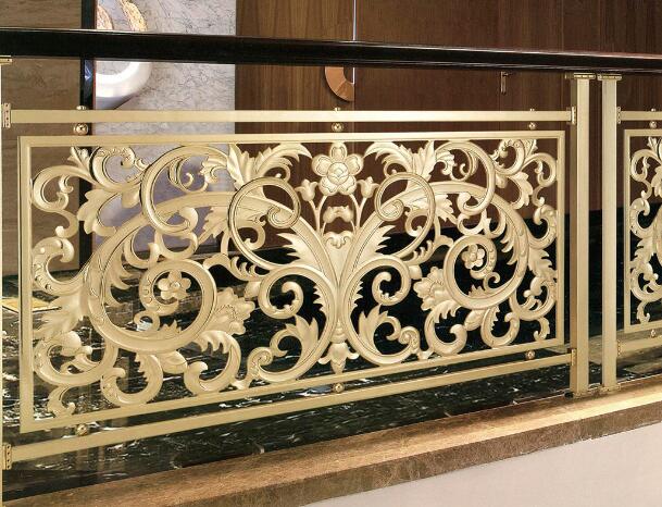 铝艺护栏厂为张家港客户准备的栏杆已经安装(图1) 铝艺护栏厂为张家港客户准备的栏杆已经安装(图1)