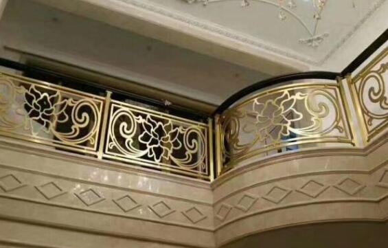 铝艺护栏厂家为客户别墅平台安装了铝艺栏杆(图1) 铝艺护栏厂家为客户别墅平台安装了铝艺栏杆(图1)