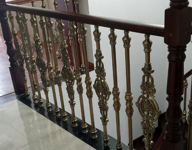 轻奢楼梯扶手定做(图1) 轻奢楼梯扶手定做(图1)