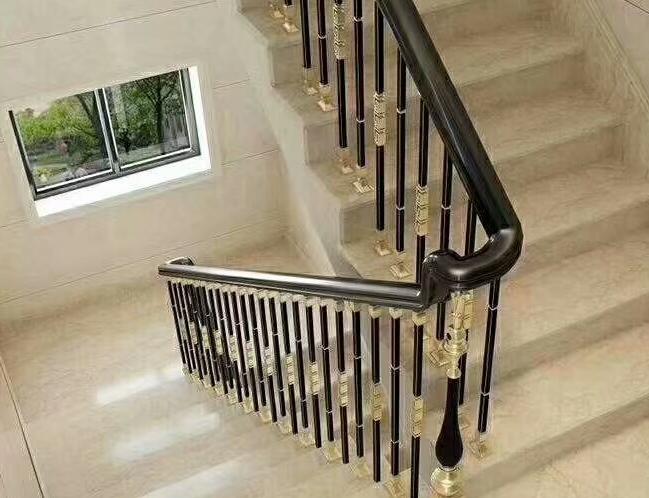 轻奢楼梯扶手定做(图2) 轻奢楼梯扶手定做(图2)