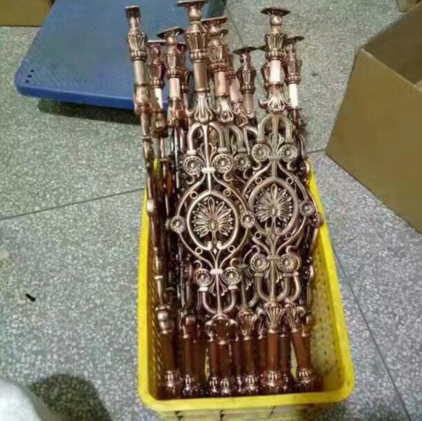 铝艺护栏型材配件在打包运输过程中(图1) 铝艺护栏型材配件在打包运输过程中(图1)