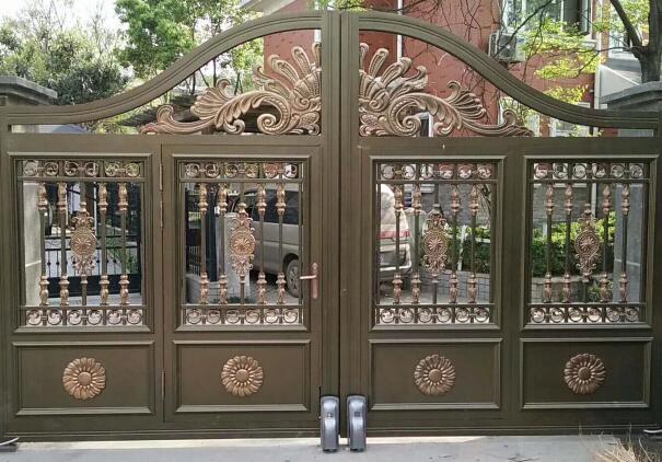 每款铝艺大门安装的时候都会配送相应的铝艺配(图1) 每款铝艺大门安装的时候都会配送相应的铝艺配(图1)