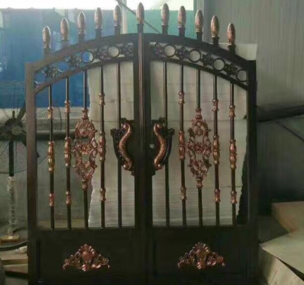 客户可以购买铝艺大门型材进行自由组装(图1) 客户可以购买铝艺大门型材进行自由组装(图1)