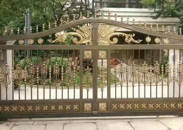 万科红郡小区选择我们南京铝艺大门厂家的产品(图1) 万科红郡小区选择我们南京铝艺大门厂家的产品(图1)