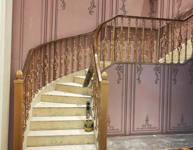 星级酒店铝艺楼梯扶手定制安装完成(图1) 星级酒店铝艺楼梯扶手定制安装完成(图1)